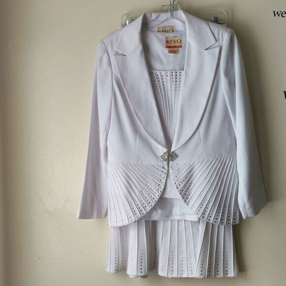 Kevo Collection Suit.